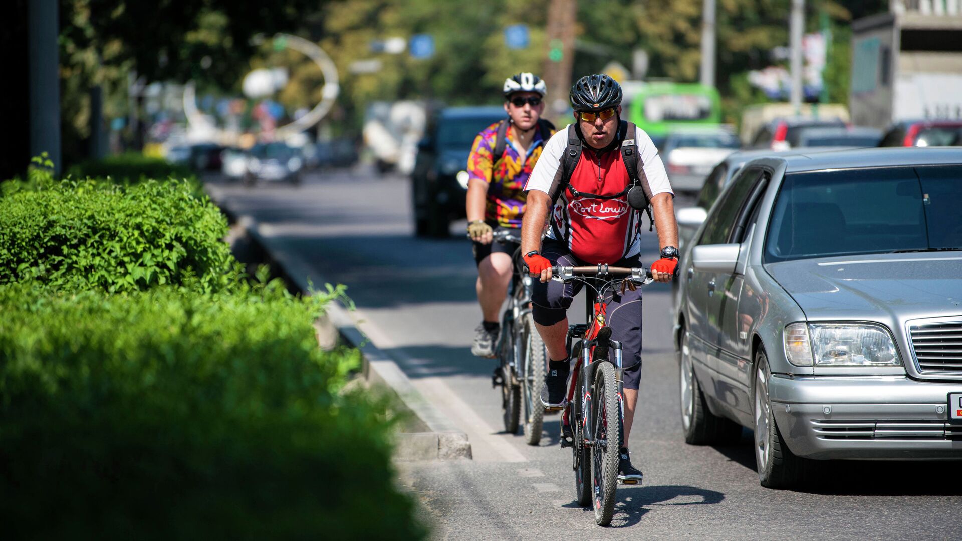 WHO calls for protection of pedestrians and cyclists