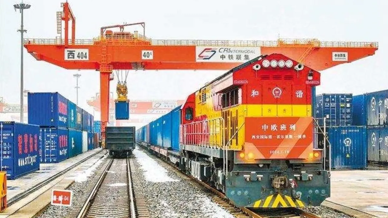 Since the beginning of this year, more than 2,000 freight trains have passed through Xi'an on China-Europe routes.