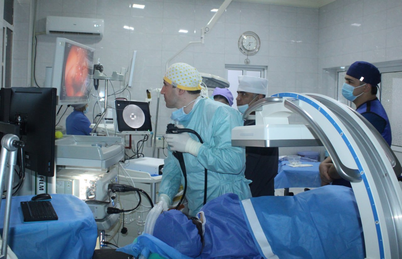 Unique endoscopic surgery on gallbladder without incision performed for ...