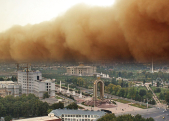 A powerful dust storm is approaching Tajikistan