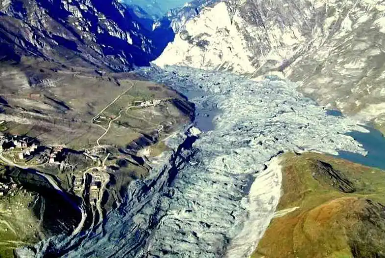 Resilience to glacier risks in the context of climate change discussed in Dushanbe