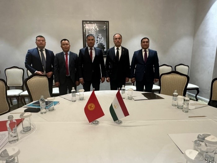 Tajikistan and Kyrgyzstan discussed resumption of bus service between cities of the two countries