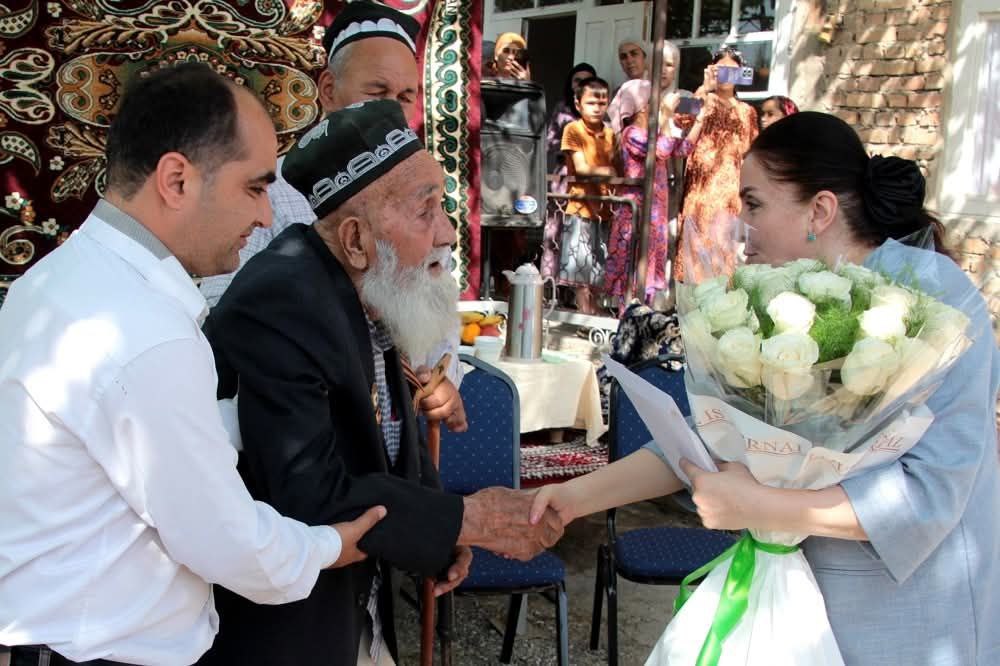 WWII veterans received presidential gifts of 50 thousand somoni each
