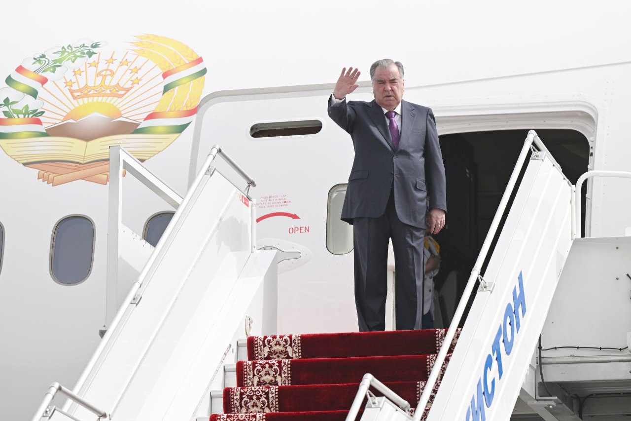 Tajik President Emomali Rahmon Arrives in Moscow on Working Visit