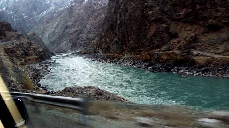 Truck Fell into River in Darvaza — Search for Driver Continues