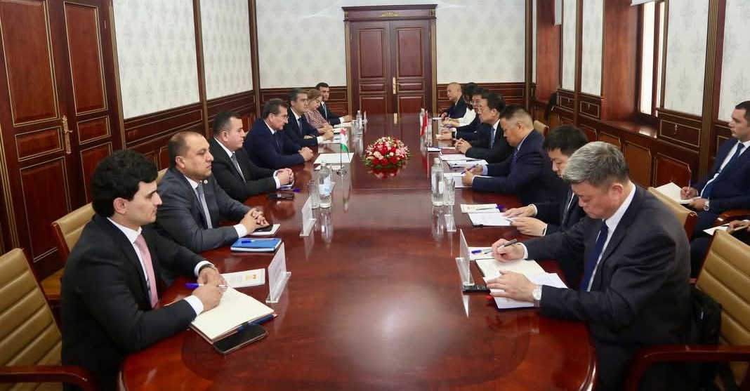 Dushanbe and Urumqi discussed expanding cooperation