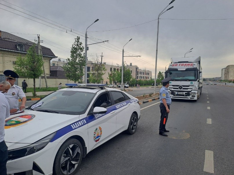 Tajikistan introduces restrictions on truck traffic in hot weather from May 1