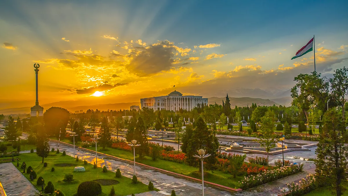 In Dushanbe, a new road connects Bukhoro and Khabibullo Nazarov streets