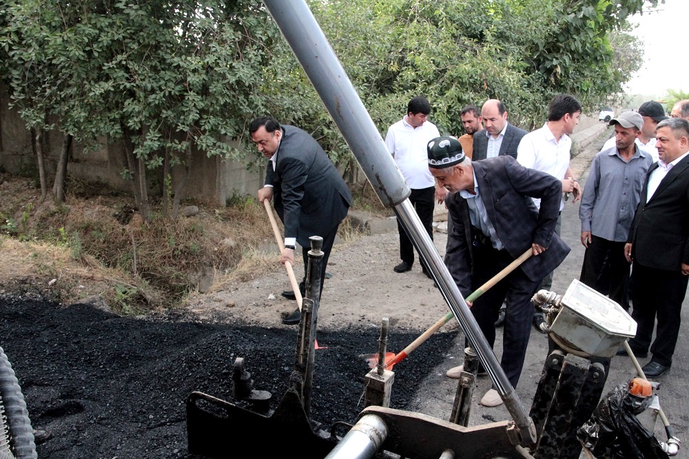 Roads in Gissar have begun to be paved for the 35th anniversary of independence