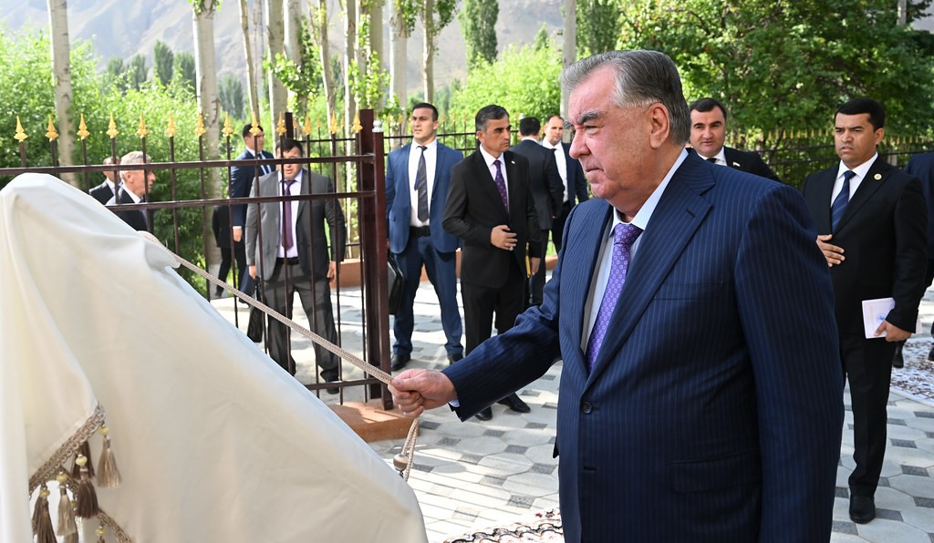 The head of state opened a sports hall in the Vanj district