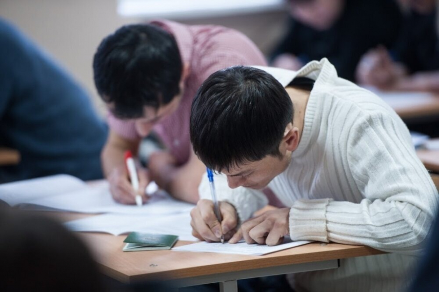 In Russia, a third of migrants fail to pass the Russian language exam on the first try