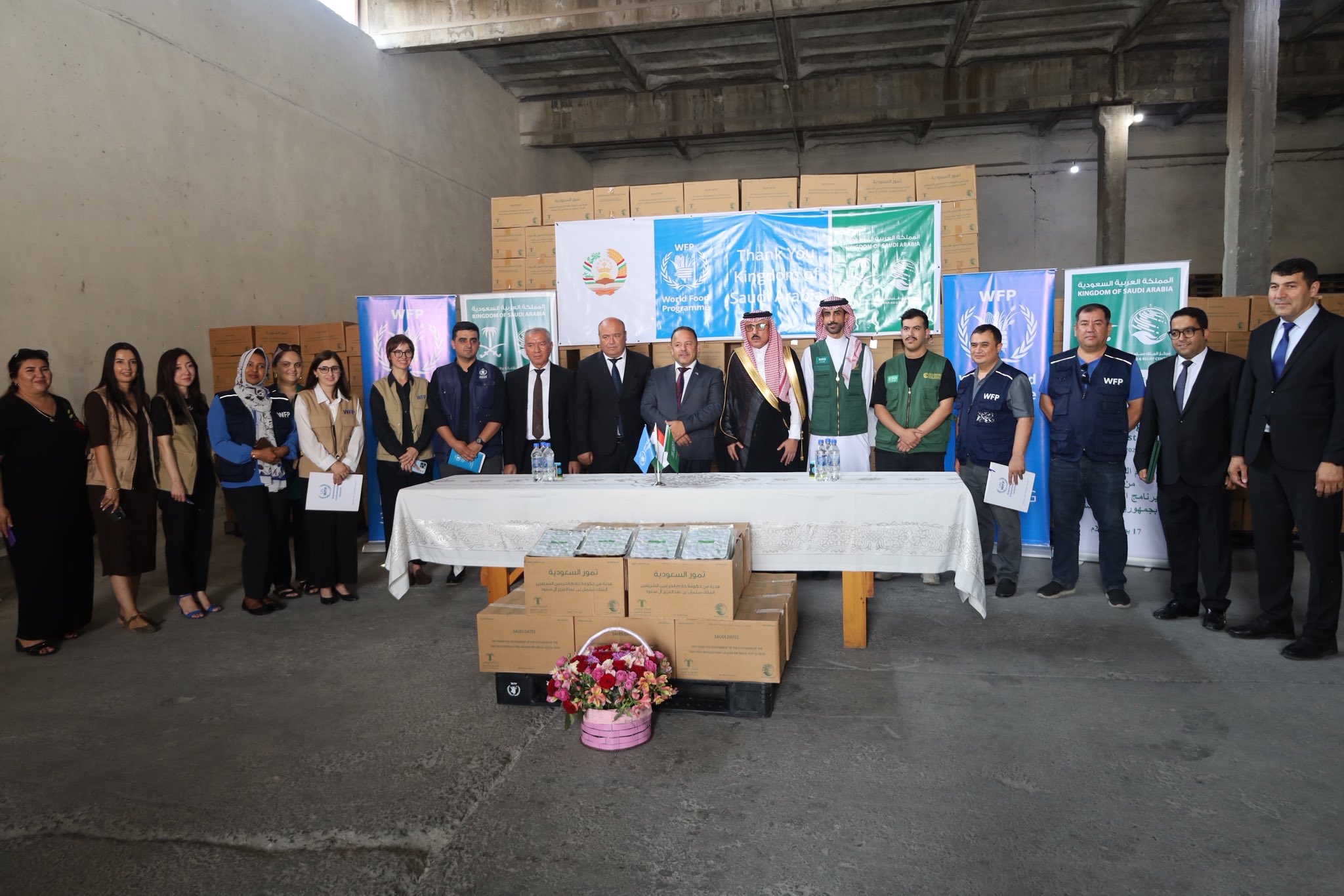 Saudi Arabia donates over 160 tons of dates to Tajikistan for schoolchildren