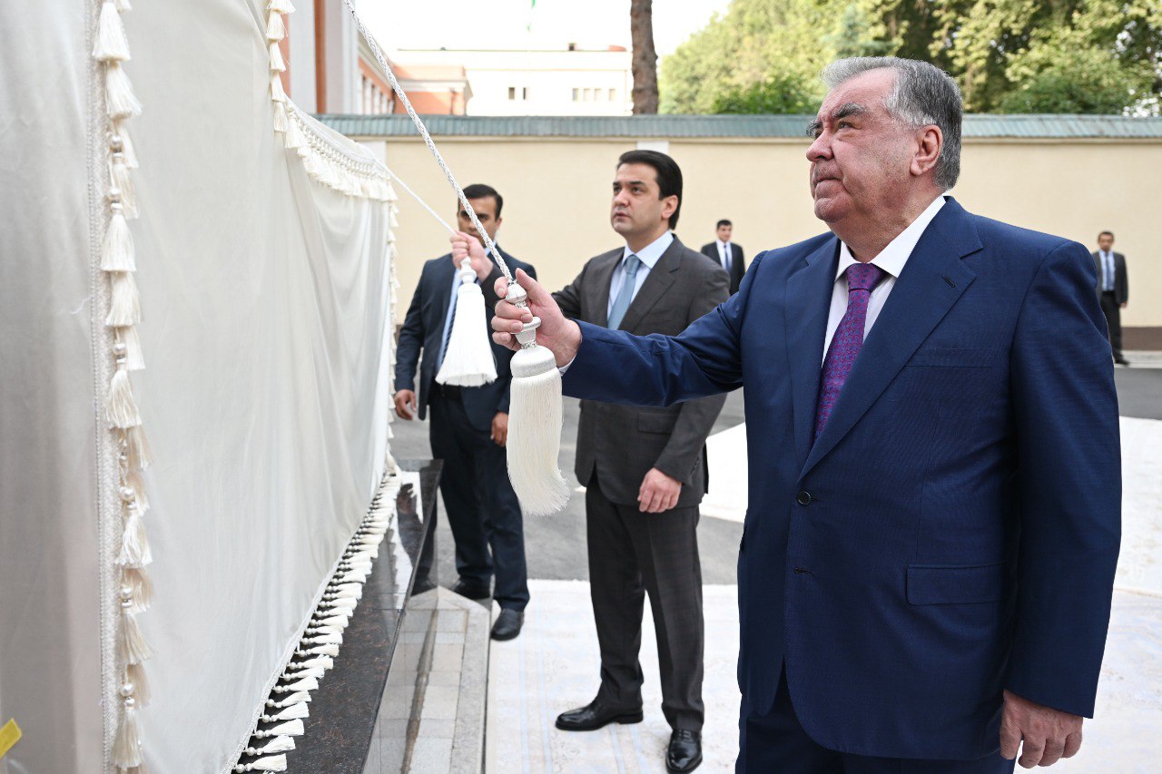 Emomali Rahmon and Rustami Emomali opened a new building of the State Unitary Enterprise "Smart City" in Dushanbe