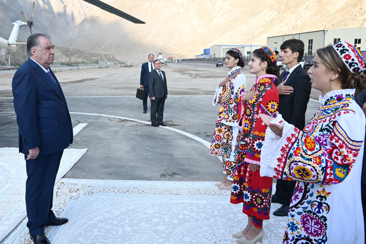 Emomali Rahmon started his working visit to GBAO from Vanch district