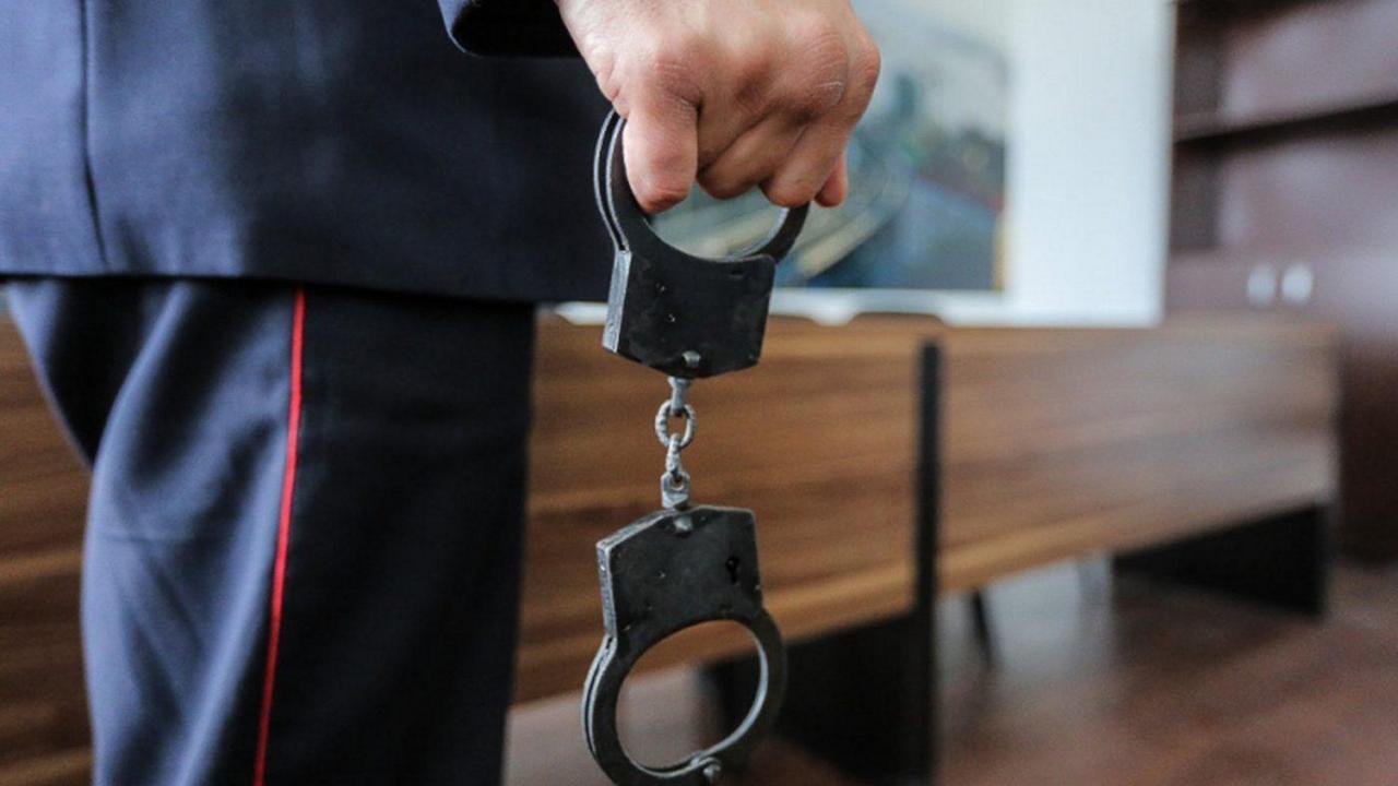 Interior Ministry employee arrested for fraud and extortion