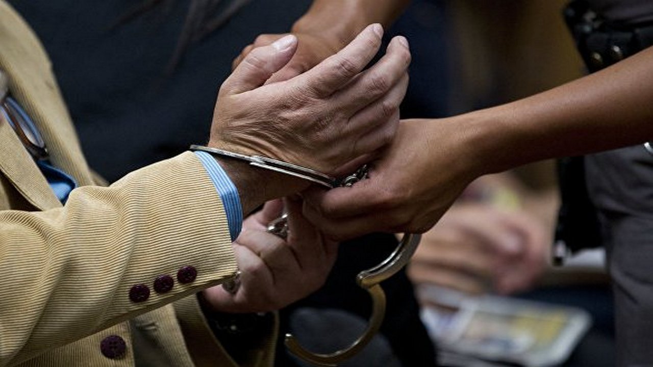 An employee of the Tax Inspectorate of the Sino District was caught taking bribes