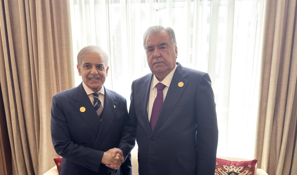 President of Tajikistan meets with Pakistani Prime Minister Shahbaz Sharif