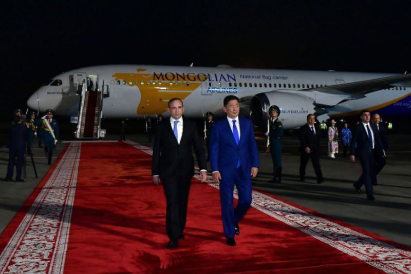 Mongolian President Arrives in Tajikistan on State Visit