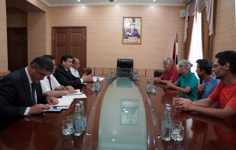 Tajik and foreign scientists study Vanjyakh glacier