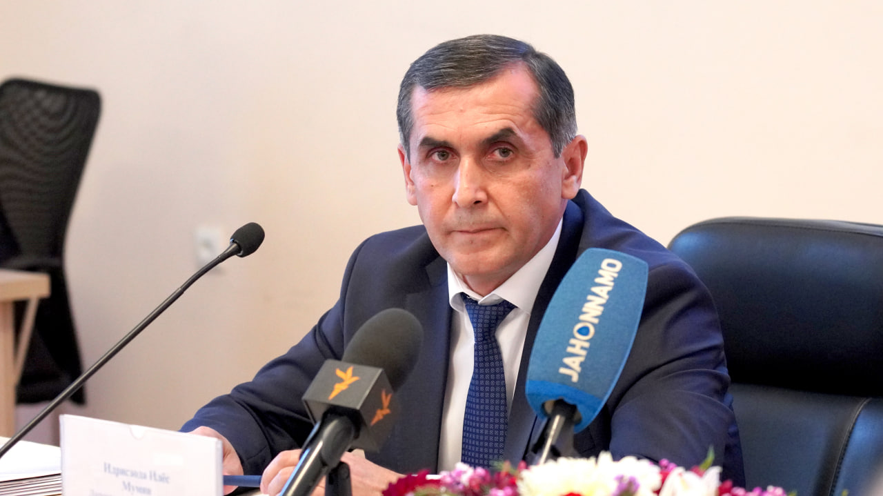 Head of Tajikistan's Civil Service Agency Advises to Perform Hajj After Retirement