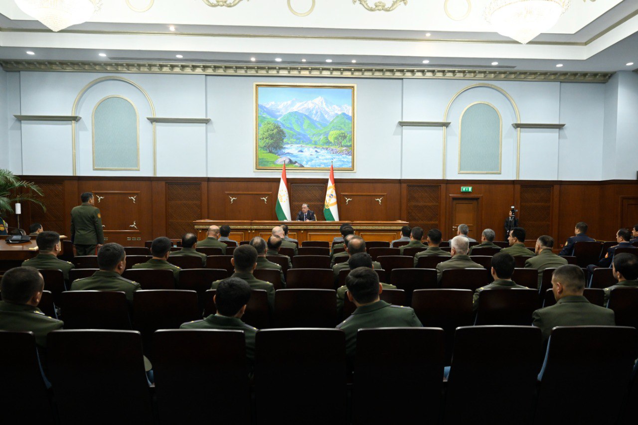 President of Tajikistan holds meeting with new heads of security agencies
