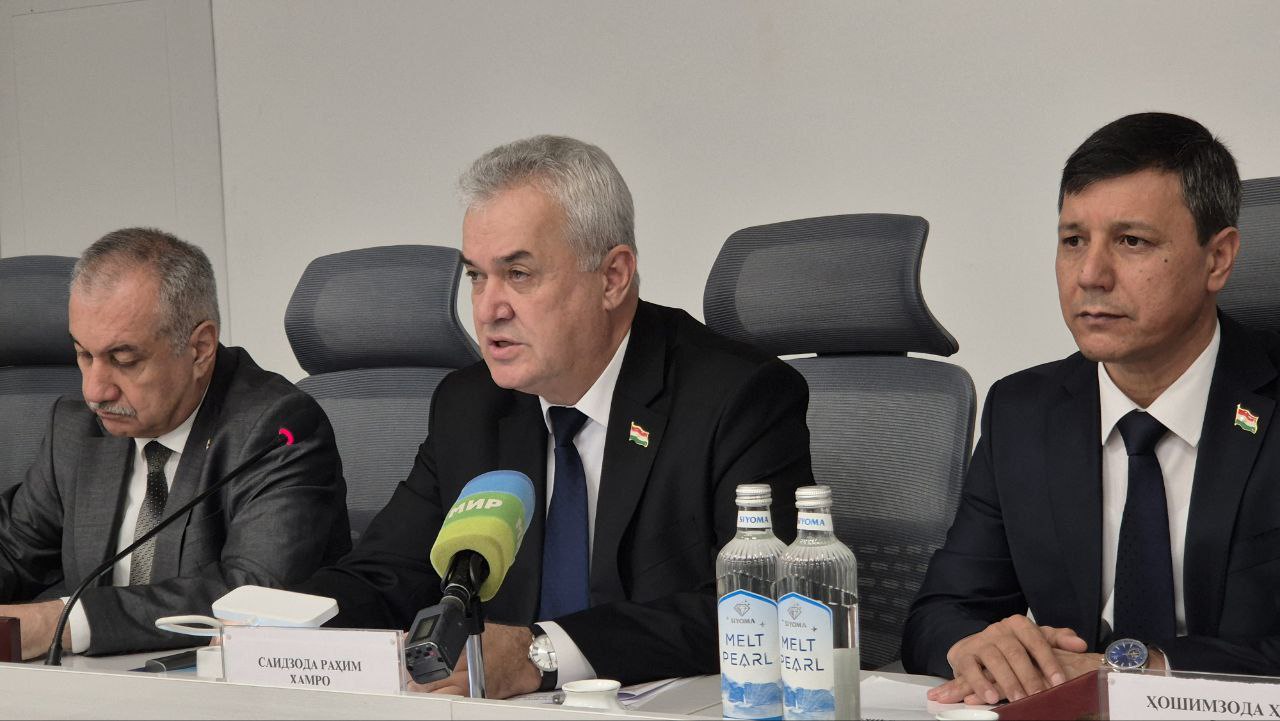 Tajikistan schools still face shortage of nearly 4,000 teachers