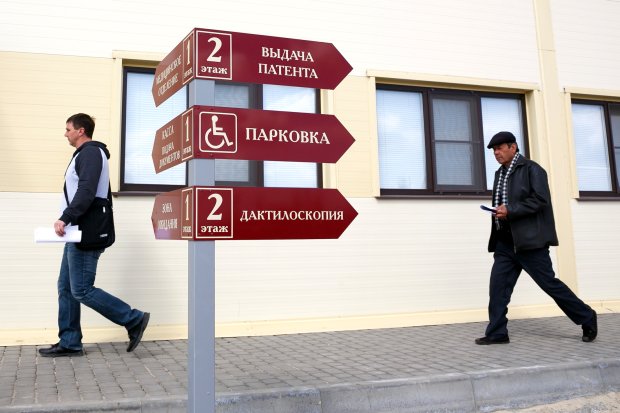 The Russian government has proposed state fees for migrant patents and registration at the place of residence