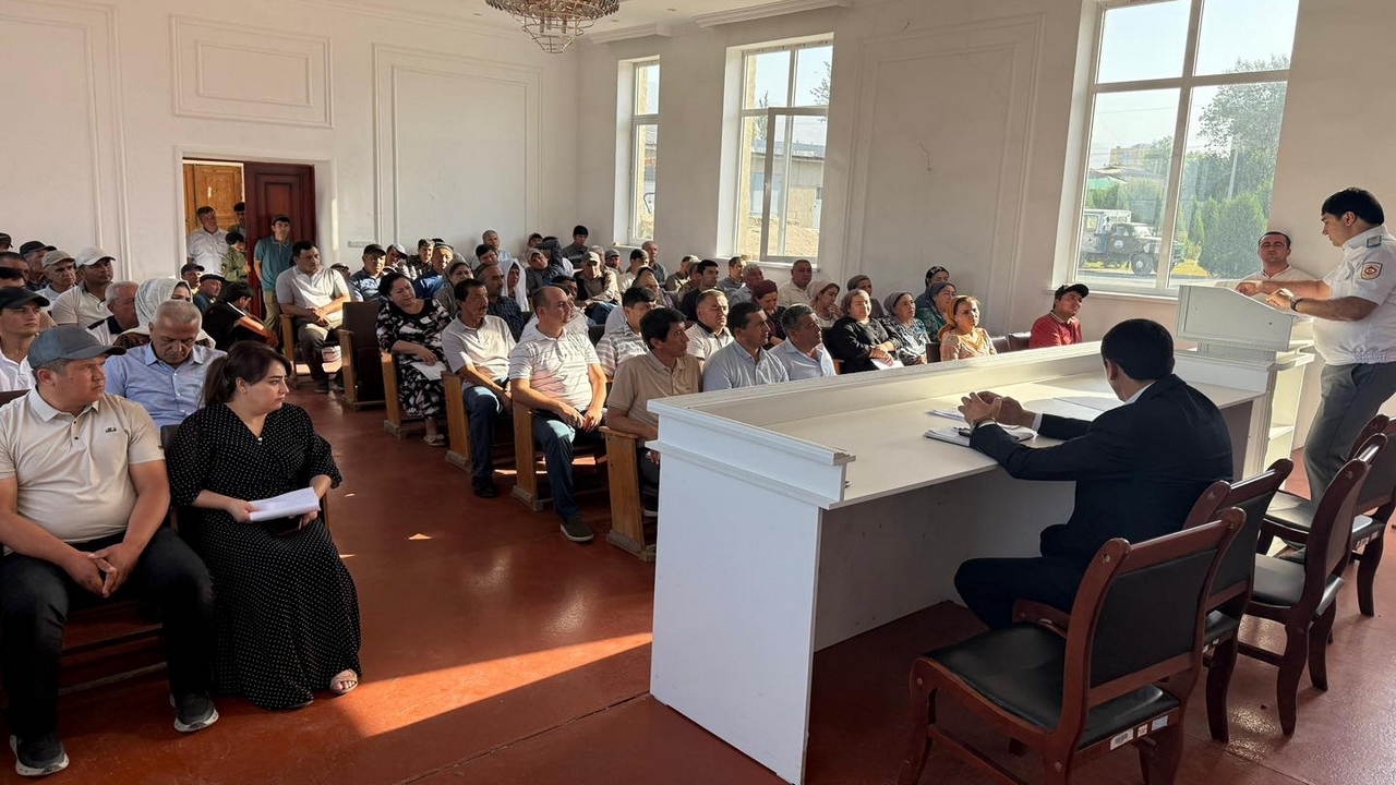 In Penjikent, energy workers were briefed on anti-corruption measures.