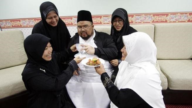 The President of Kyrgyzstan has spoken out against the abolition of penalties for polygamy.