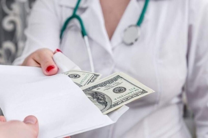 Kyrgyzstan proposes legalizing tips for medical workers
