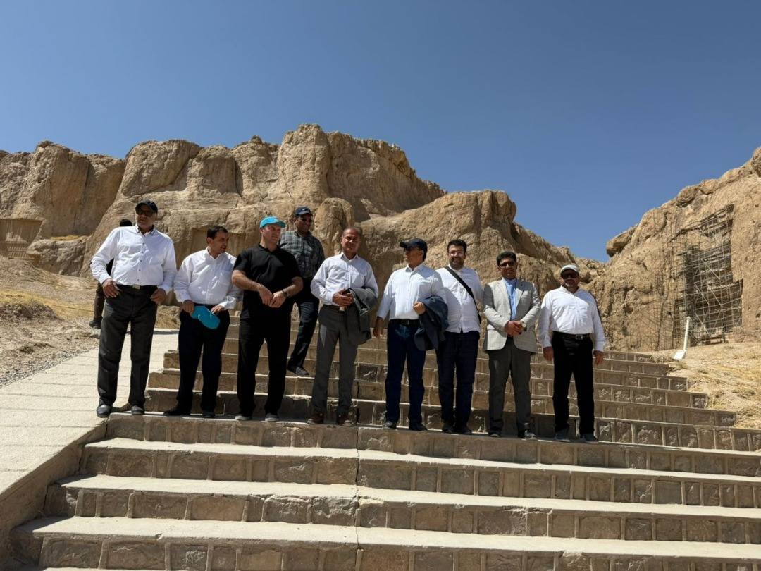 A Tajik delegation visited historical monuments in Shiraz.