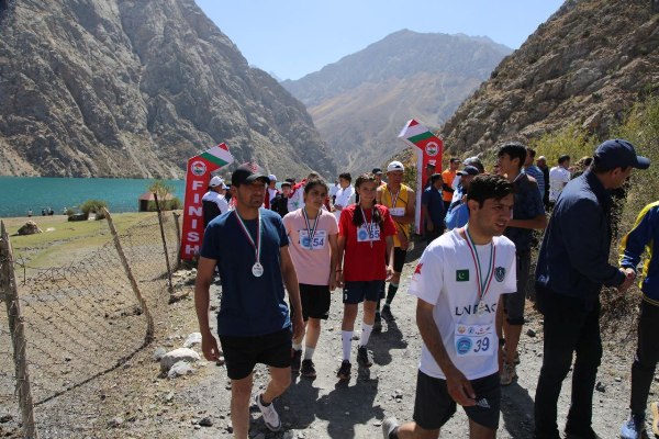 The Seven Lakes International Mountain Half Marathon was held in Tajikistan, with athletes from 10 countries participating.