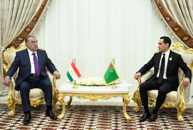 Tajikistan and Turkmenistan are discussing establishing direct flights between their capitals.