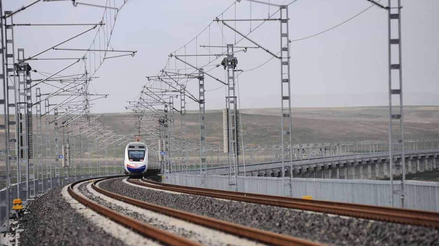 Tajikistan is preparing to electrify the Vahdat-Pakhtaobod railway line.