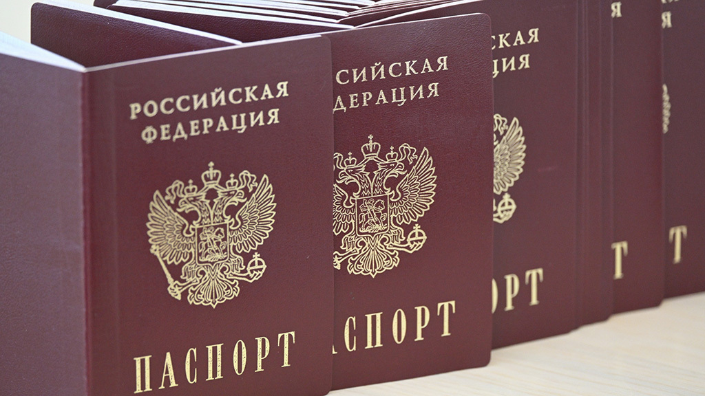 Putin signed a law expanding the list of grounds for revoking Russian citizenship.
