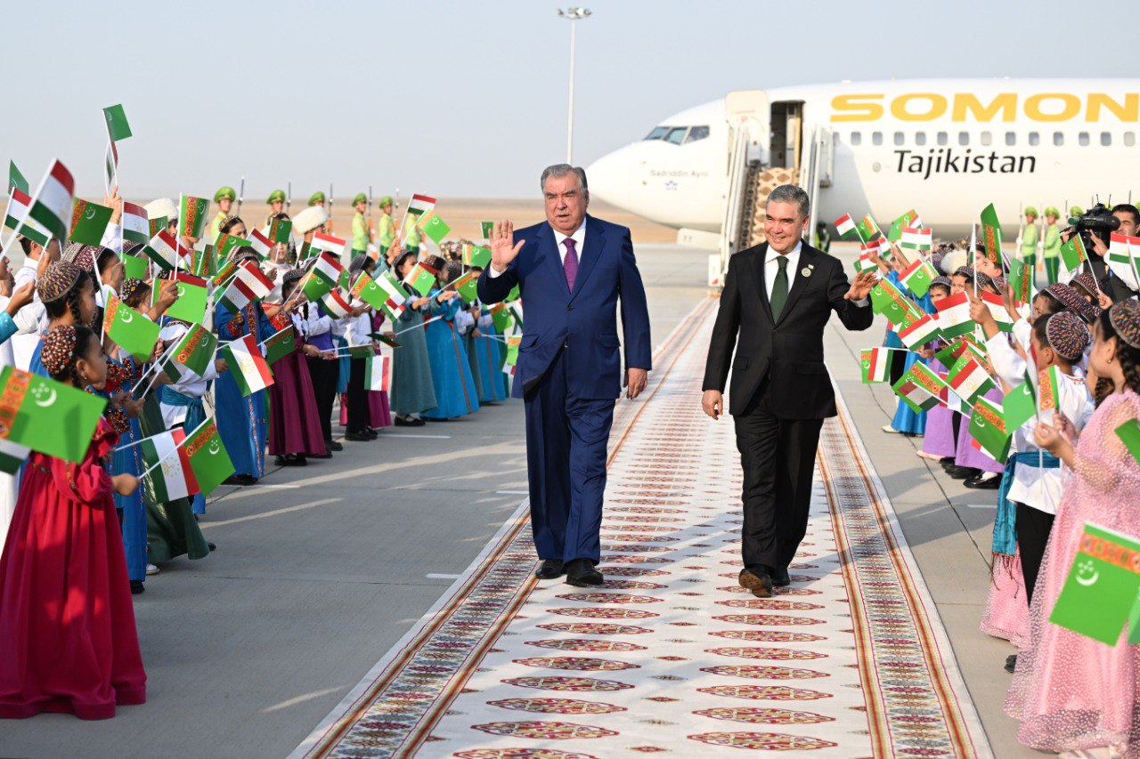 Emomali Rahmon arrived in Turkmenistan and met with Gurbanguly Berdimuhamedov