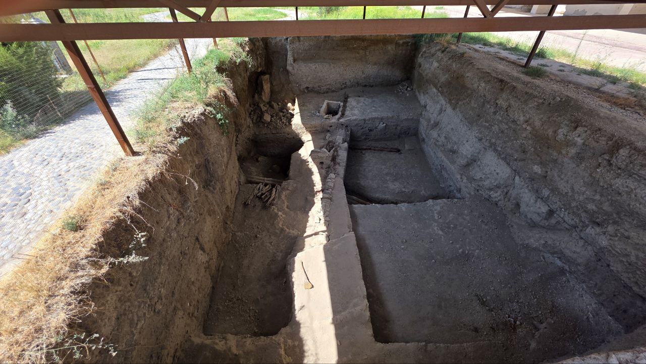Archaeologists have discovered an ancient sewer system dating back to the 7th century in Istaravshan.