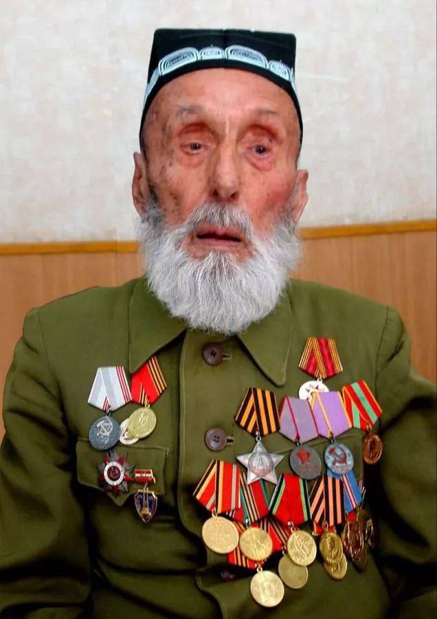 In Hisor, World War II veteran Karim Rashid died at the age of 114.
