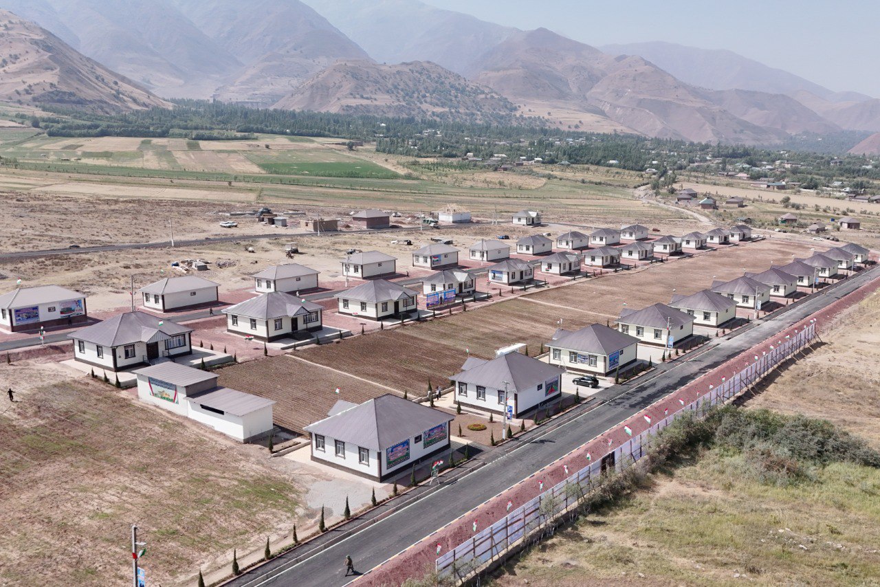 Emomali Rahmon delivered new homes to earthquake victims in the Rasht Valley.