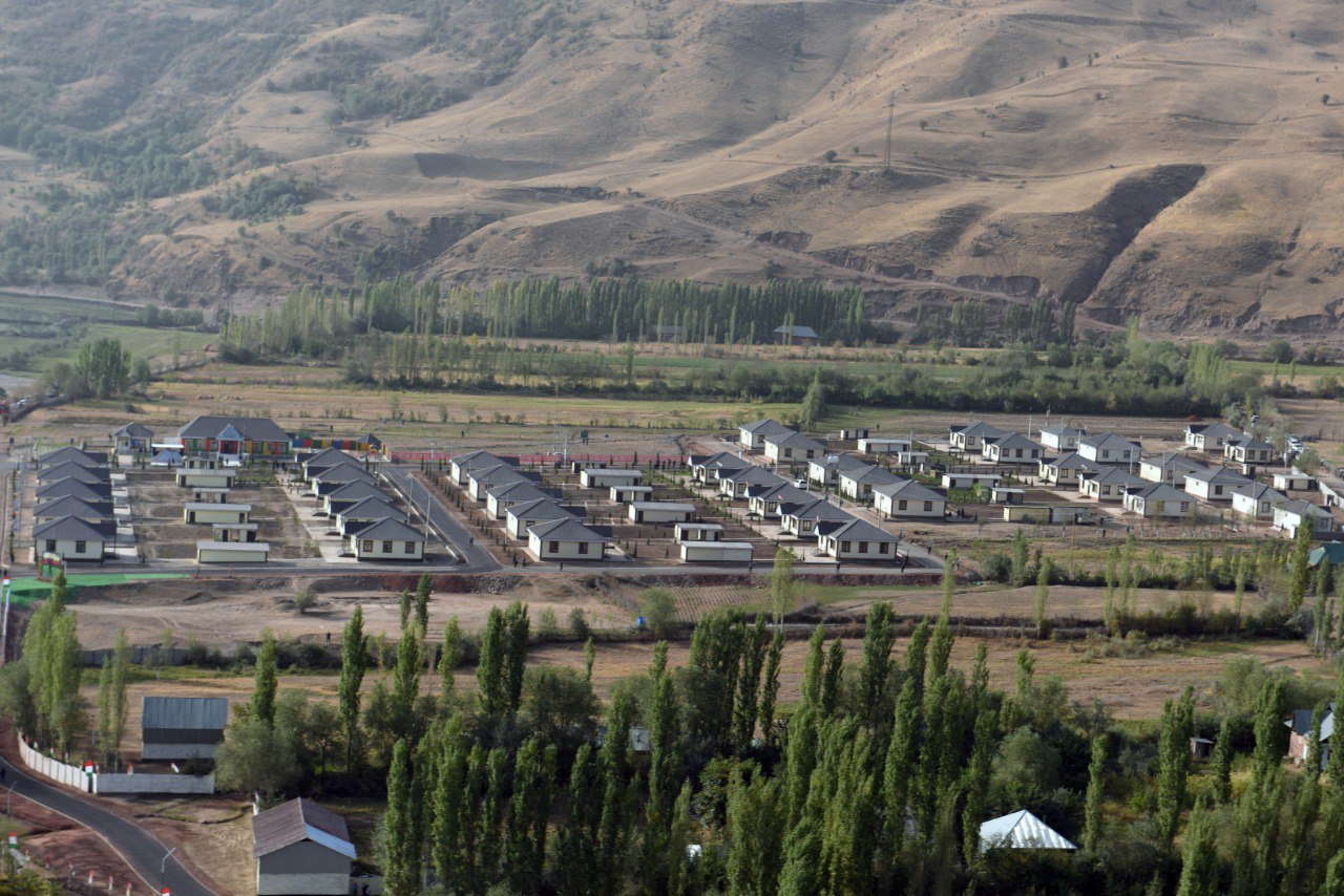 Emomali Rahmon presented new homes to earthquake victims in the Rasht region.