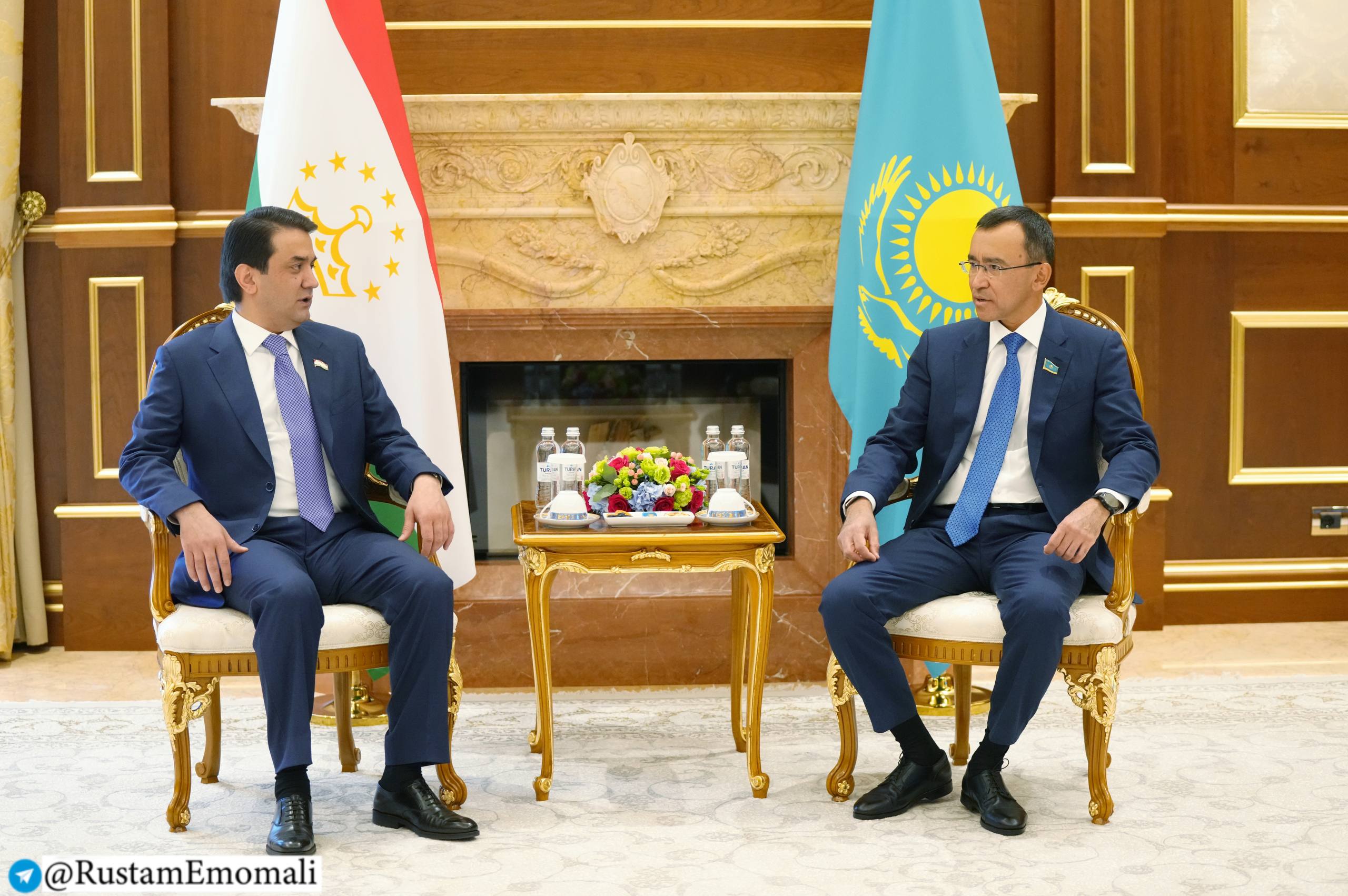 Rustami Emomali met with Maulen Ashimbayev in Astana and laid a wreath at the memorial