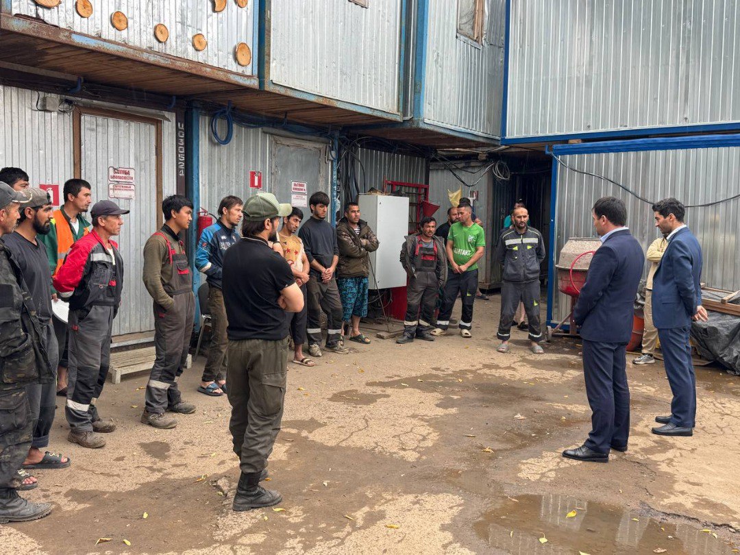 Tajikistan's Ministry of Labor inspected the working conditions of migrant workers in Moscow.