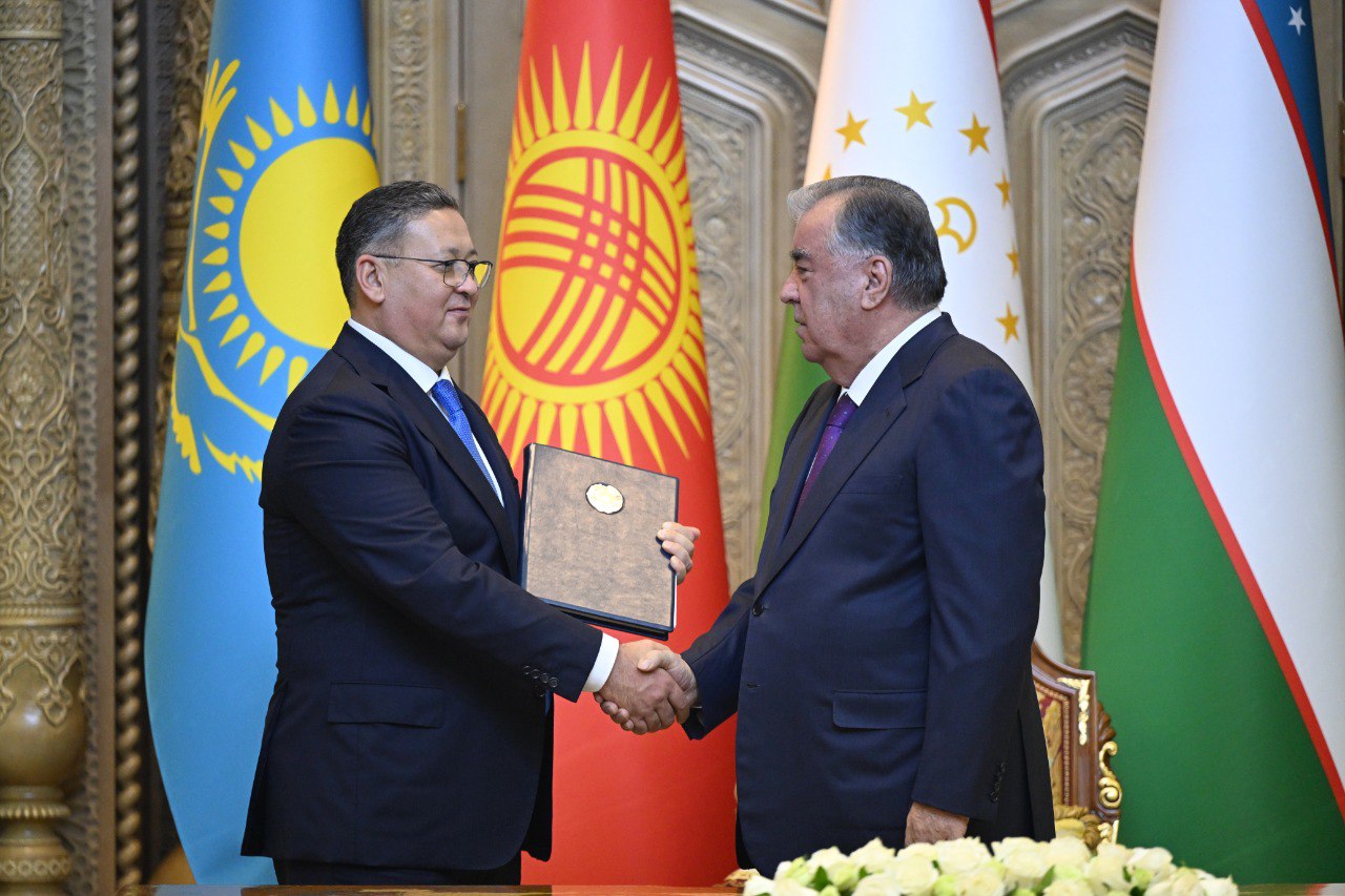 Emomali Rahmon and Murat Nurtleu discussed cooperation and signed a Treaty of Friendship and Good-Neighborliness