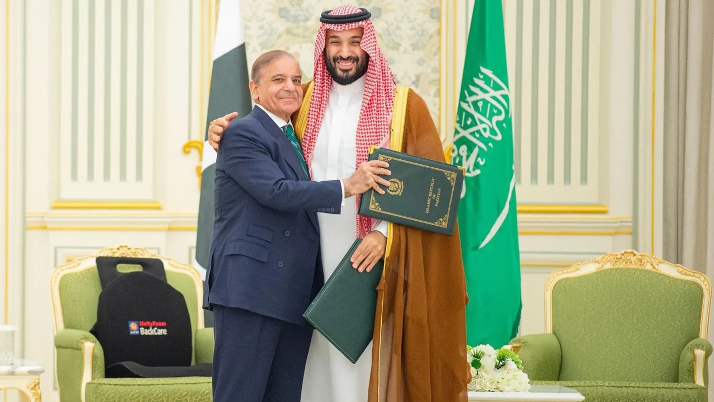Saudi Arabia and Pakistan signed a mutual defense pact