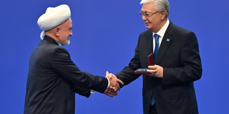 The Mufti of Tajikistan was awarded the Medal of Honor at a congress in Astana.