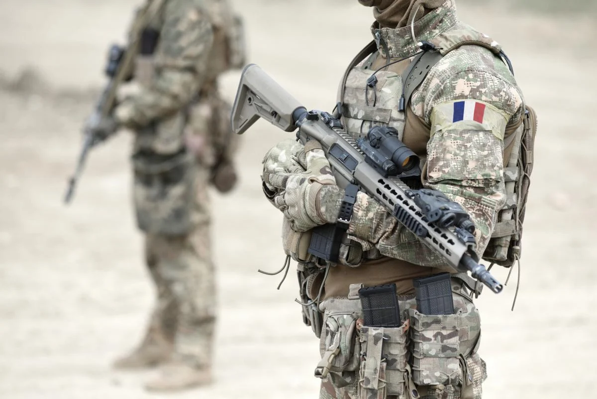 Paris summit: Up to 30,000 foreign troops may be deployed in Ukraine, according to media reports.