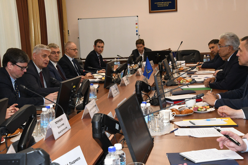 A roundtable discussion on the formation of a new architecture for international relations was held at the CSTO Secretariat.