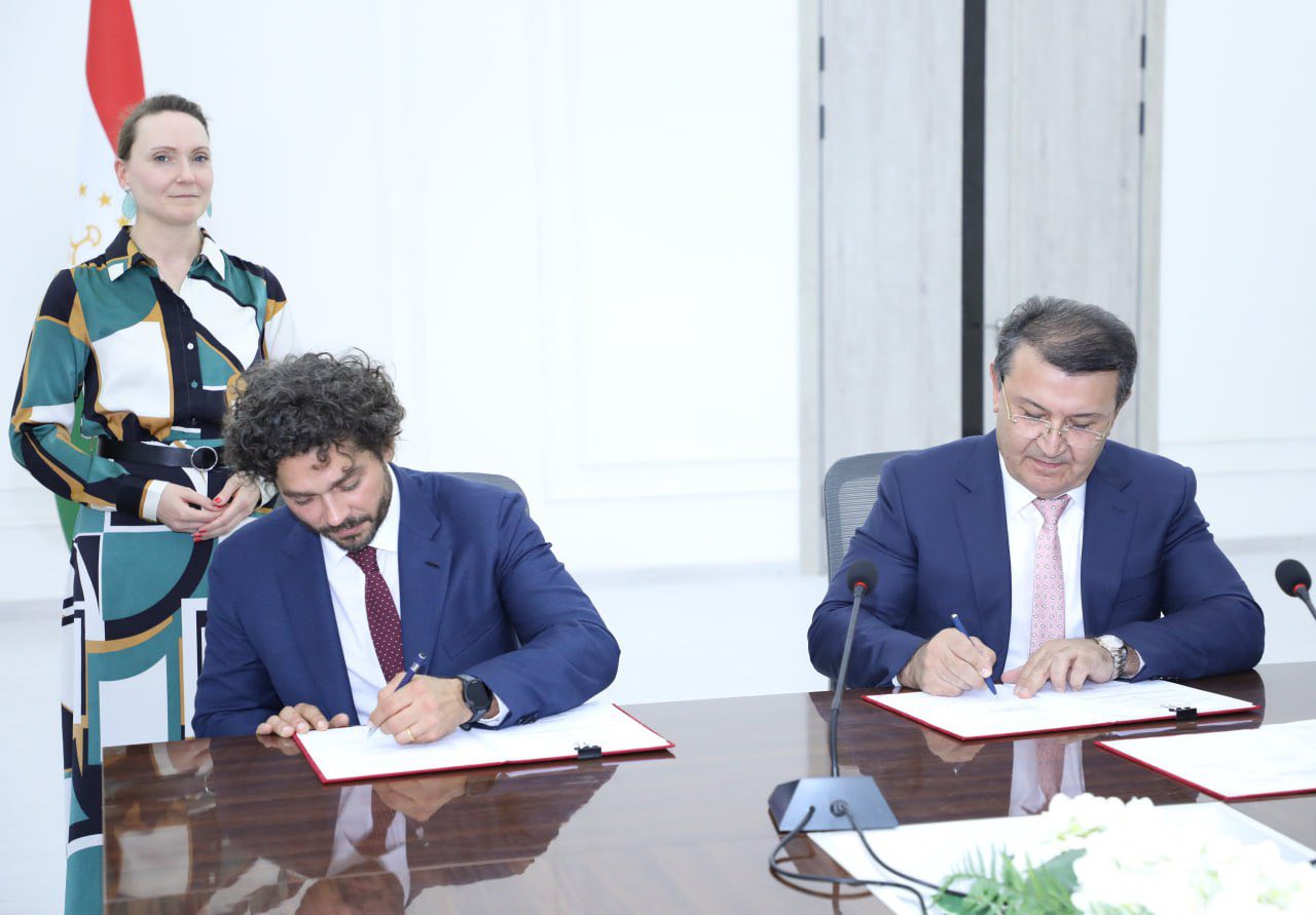 The Tajik Ministry of Health and an Austrian company signed an agreement to modernize the Republican Oncology Center.