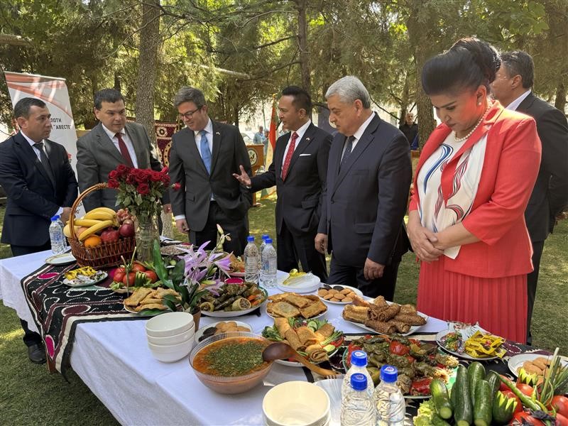 The United States delivered 75 tons of food aid to the population of Tajikistan.