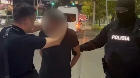 A group of extortionists posing as police officers has been detained in Almaty.